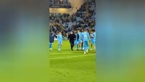 中国队在国际足球邀请赛中与泰国队握手言和